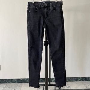 Gap Black skinny jeans. Stretchy. Size 28 regular.